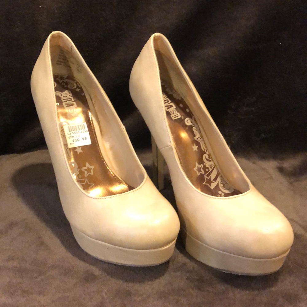 Nude Pumps